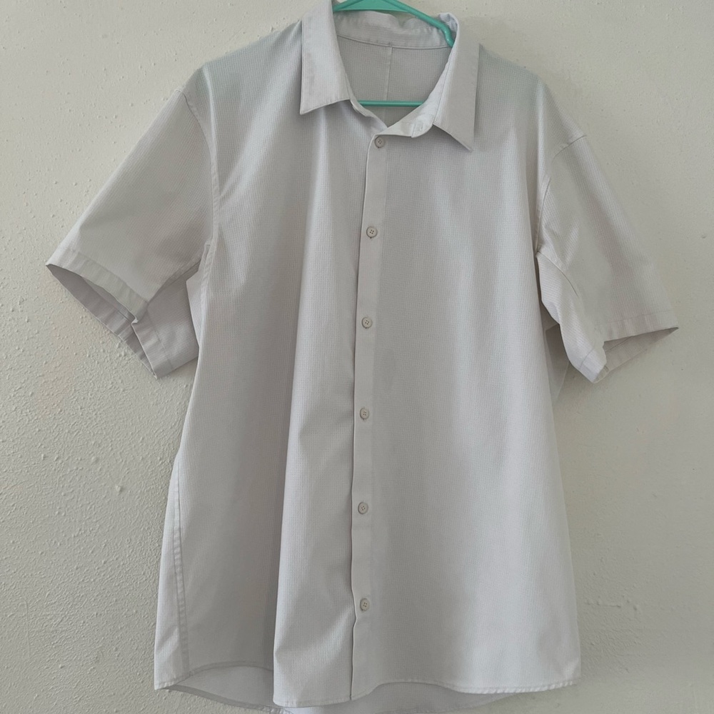 lululemon athletica Light Gray Short Sleeve Button-Up Shirt